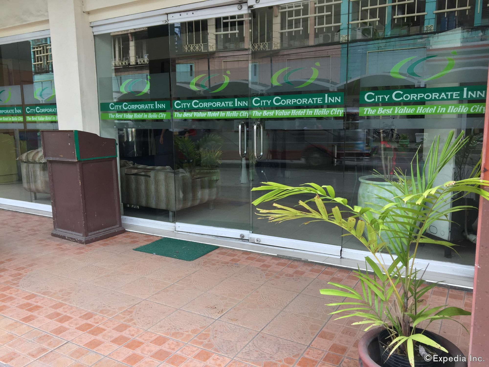 אילוילו City Corporate Inn מראה חיצוני תמונה